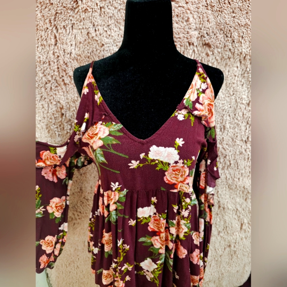 American Eagle Floral Off-shoulder Blouse